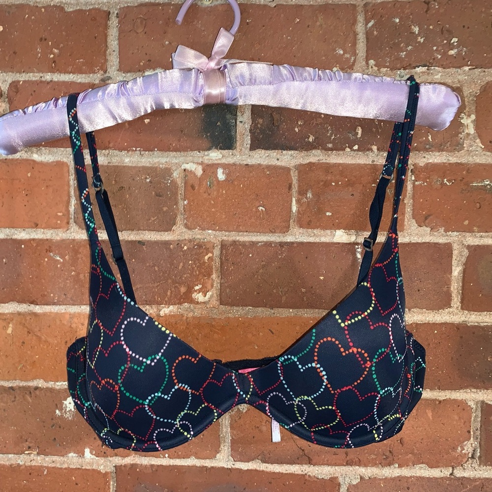 Victoria’s Secret Pink Scoopneck Push Up Tee Shirt Heart Bra 34C